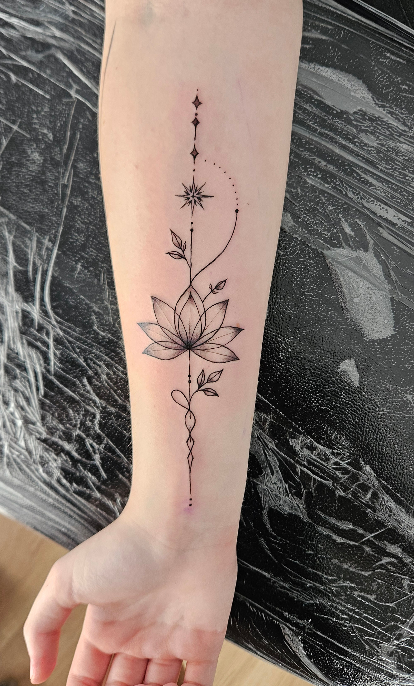 Detail einer floralen Tattoo-Arbeit